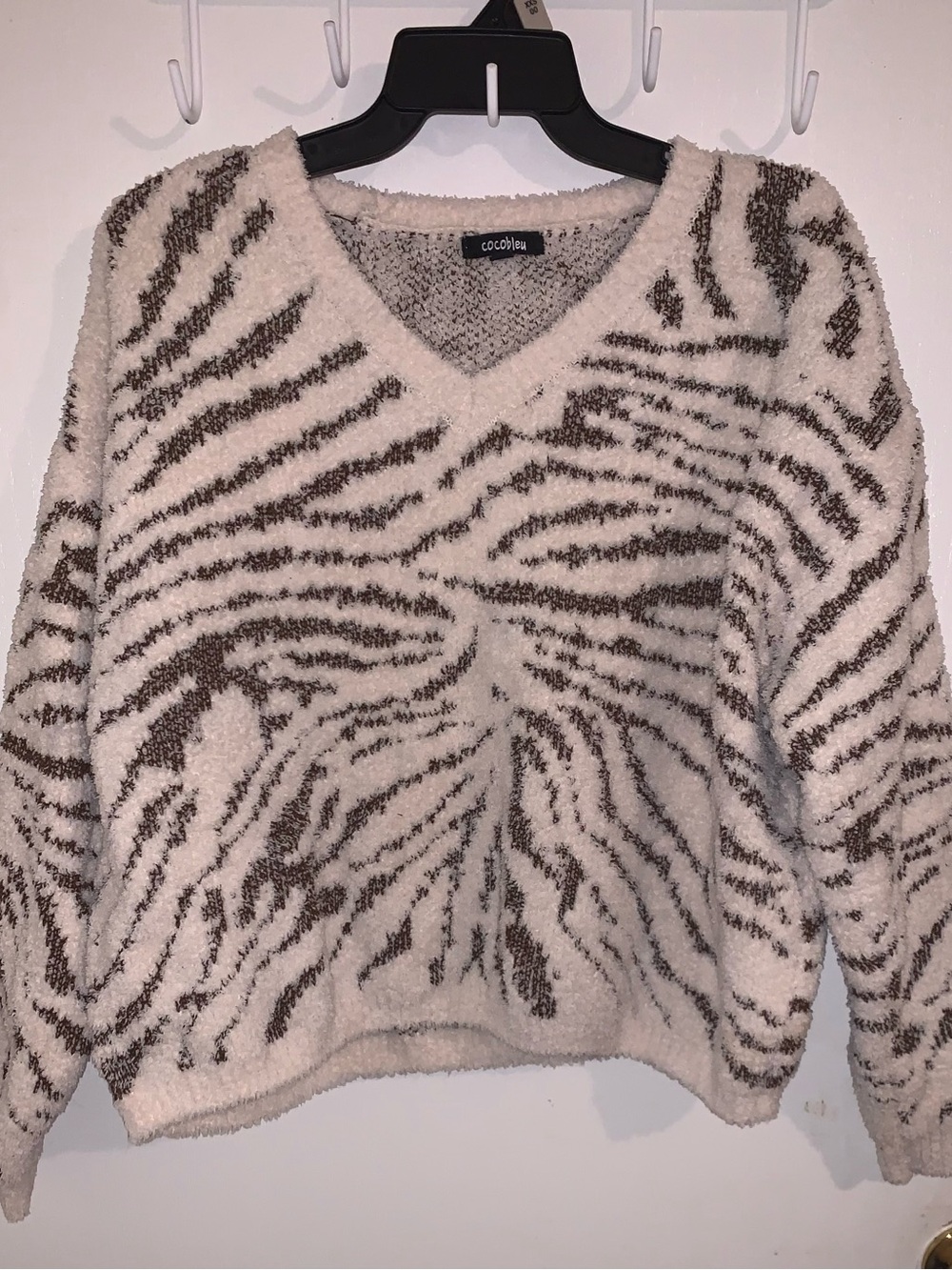 Cream Zebra Print Fuzzy Knit V-Neck Sweater Cozy Fall Size S